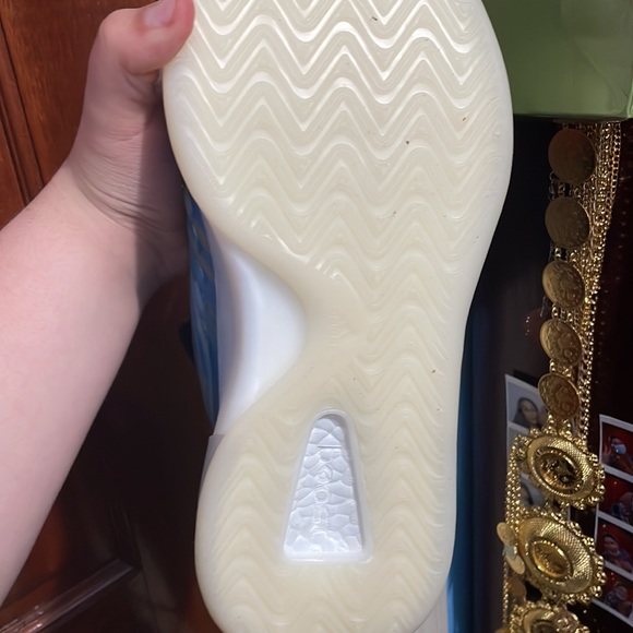 It’s not been worn and brand new from the box with the tag an it’s only 450 main image 6
